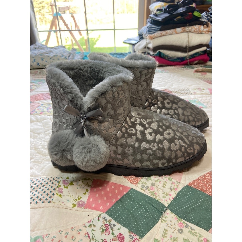 Grey Metallic Leopard Print Faux Fur Lined Pom Pom Ankle Boots Womens Size M 7-8